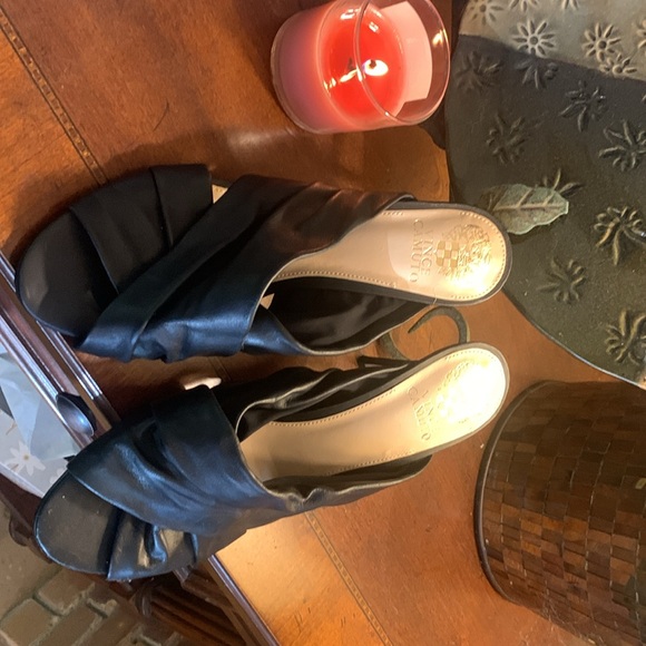 Bl Vince Camuto Shoes, 2 1/2 inch heels Simply sexy “ very smart looking shoes! - Picture 2 of 5